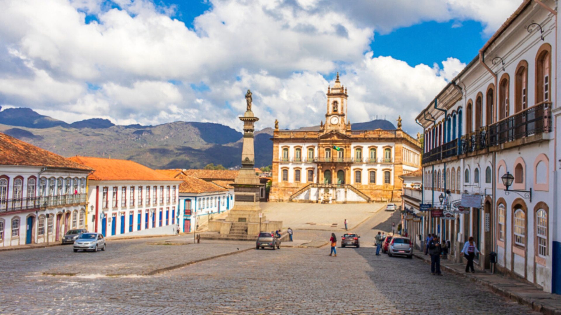 Ouro-Preto-Parte-da-vista-da-Praca-Tiradentes